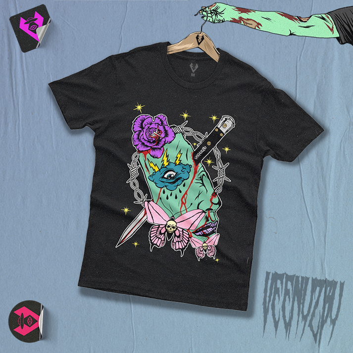 Camiseta preta com estampa colorida em estilo punk, rosa roxa e guitarras cruzadas sobre fundo azul.