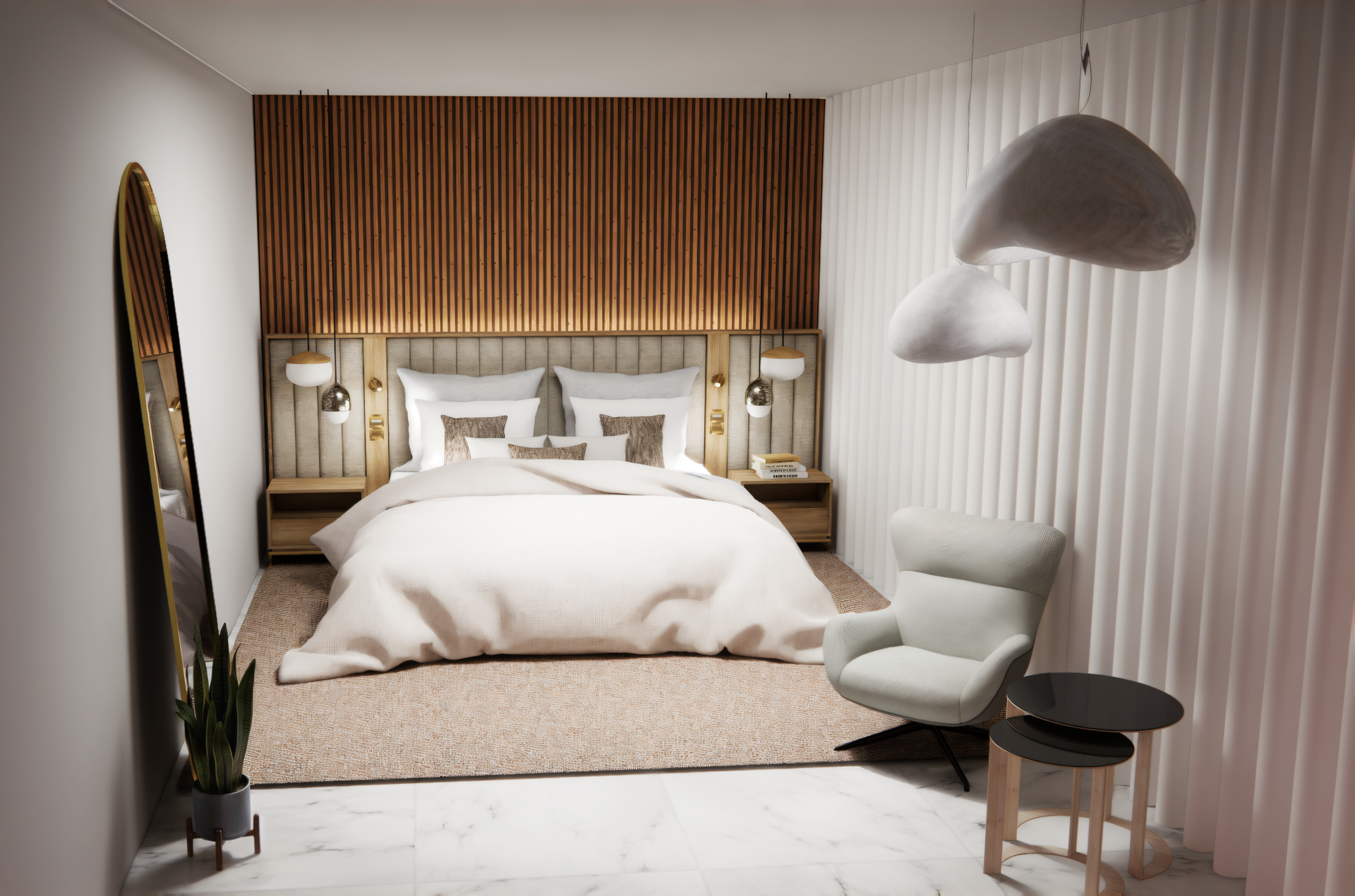 Quarto com uma cama grande, cortinas bege, papel de parede listrado e uma poltrona com mesa de cabeceira.