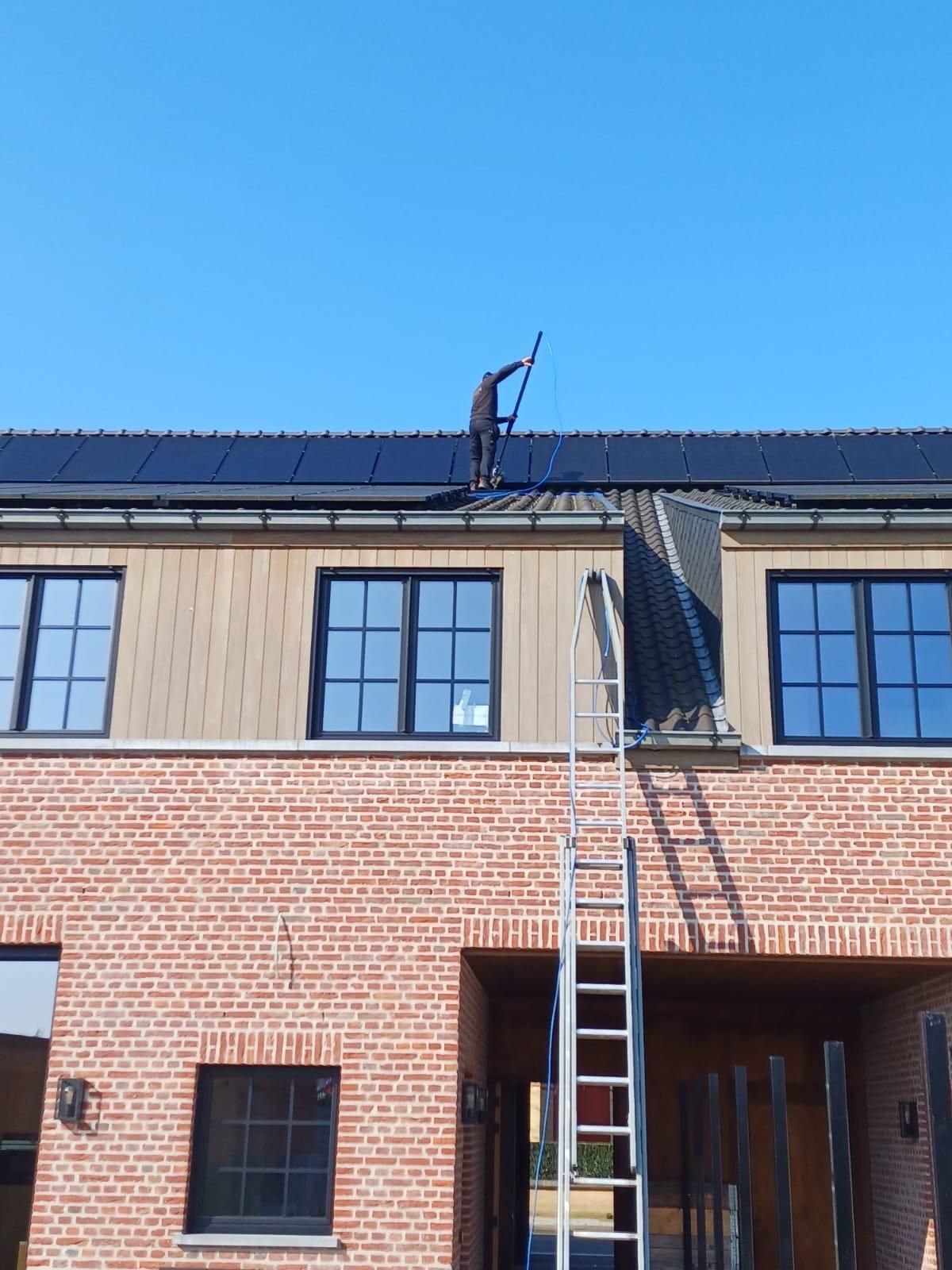 zonnepanelen reinigen met osmosewater door Eximium cleaning