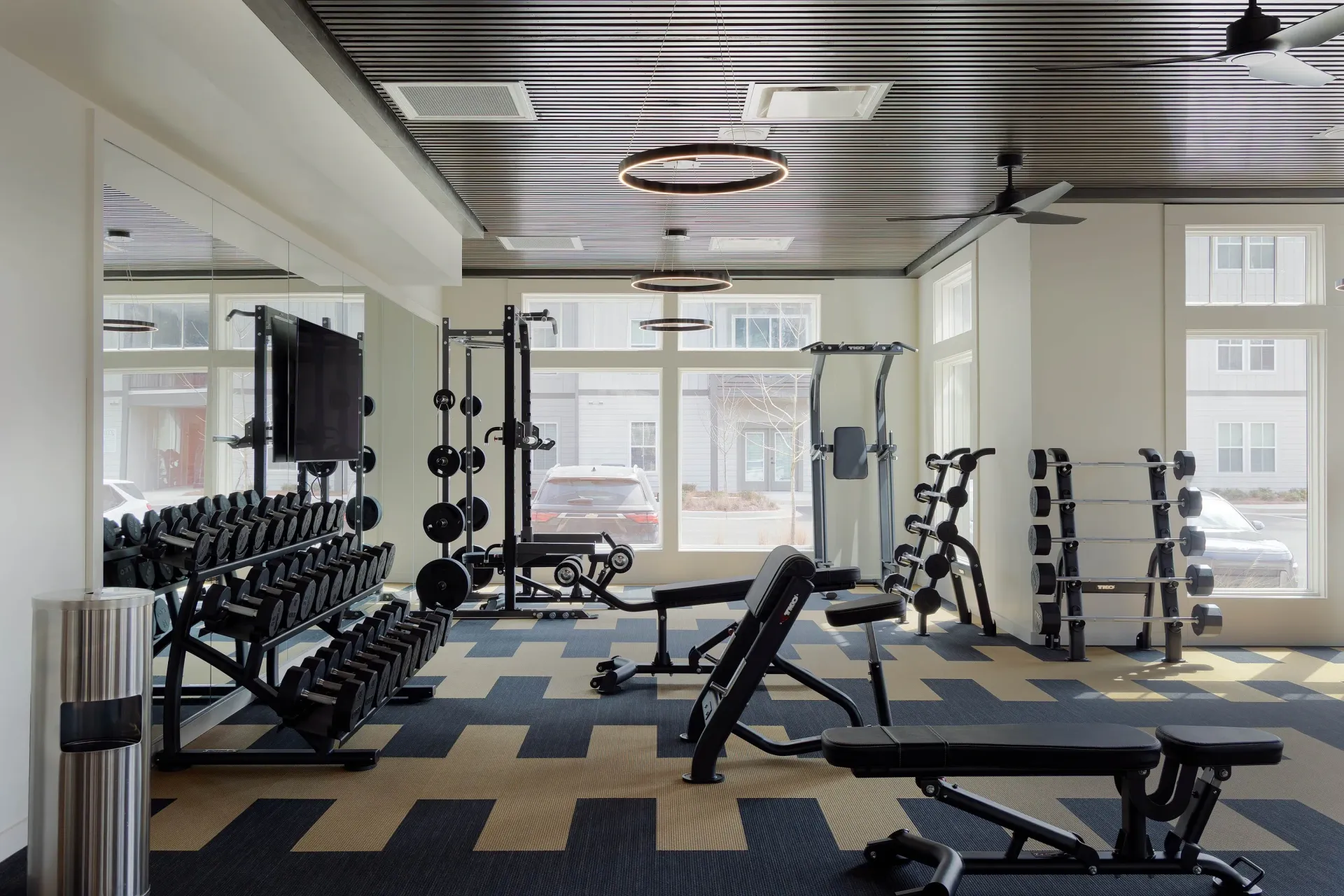 Fitness center at Livano Oakwood.