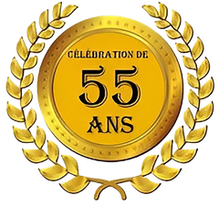 Une médaille d'or sur laquelle est écrit célébration de 55 ans