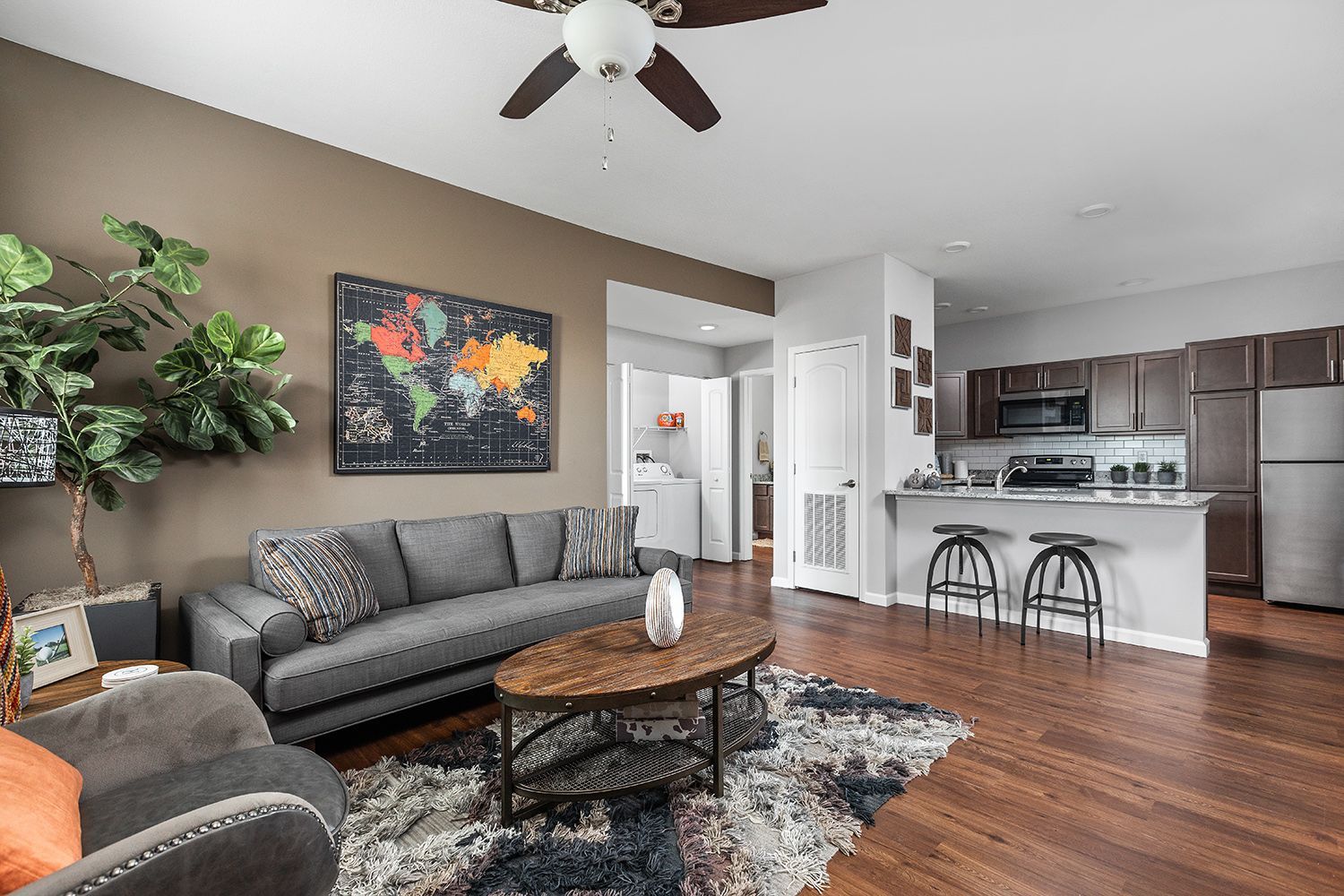 2 BEDROOM