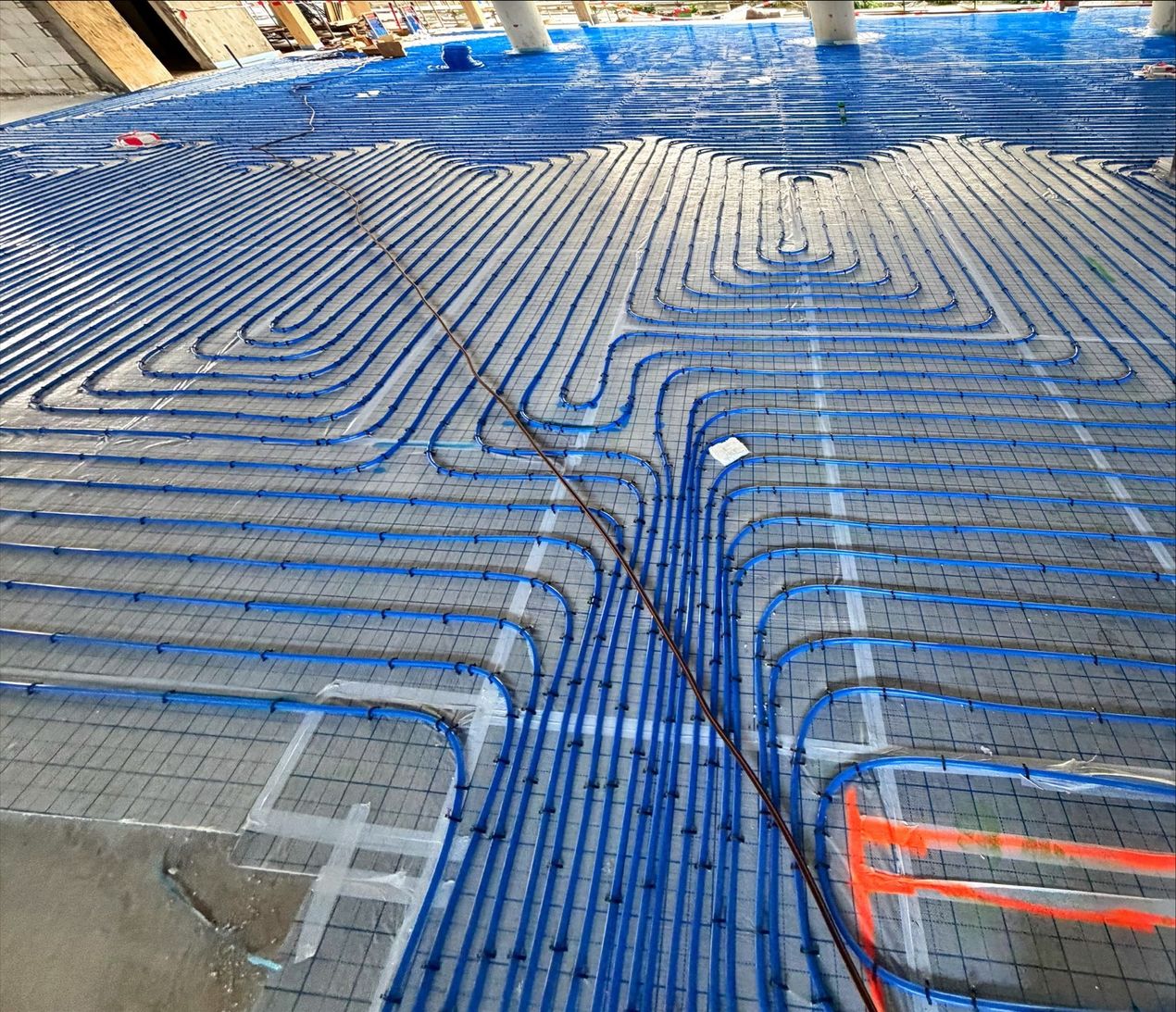 Installateur op vloerverwarming