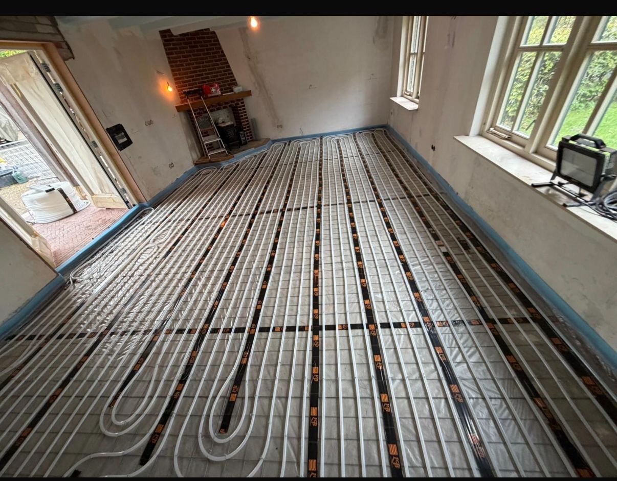 Vloerverwarming buizen op een staalmat