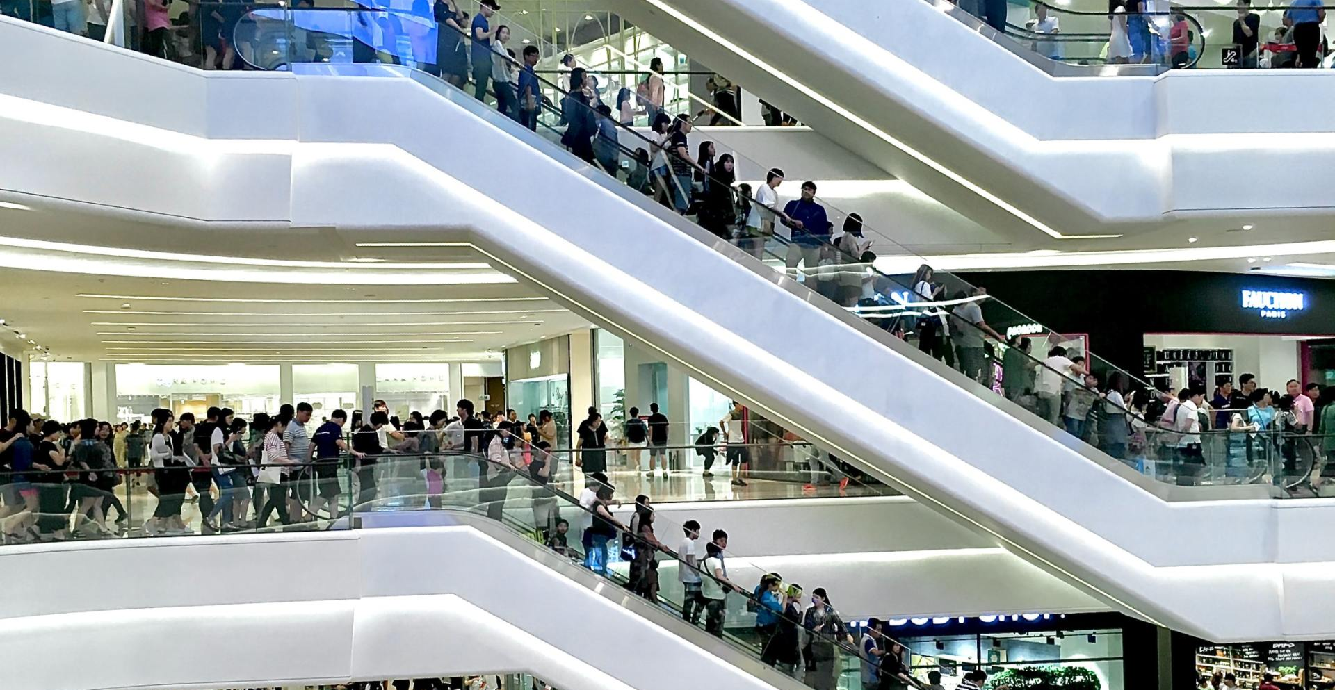 Crowded shoppers Crowded shopping