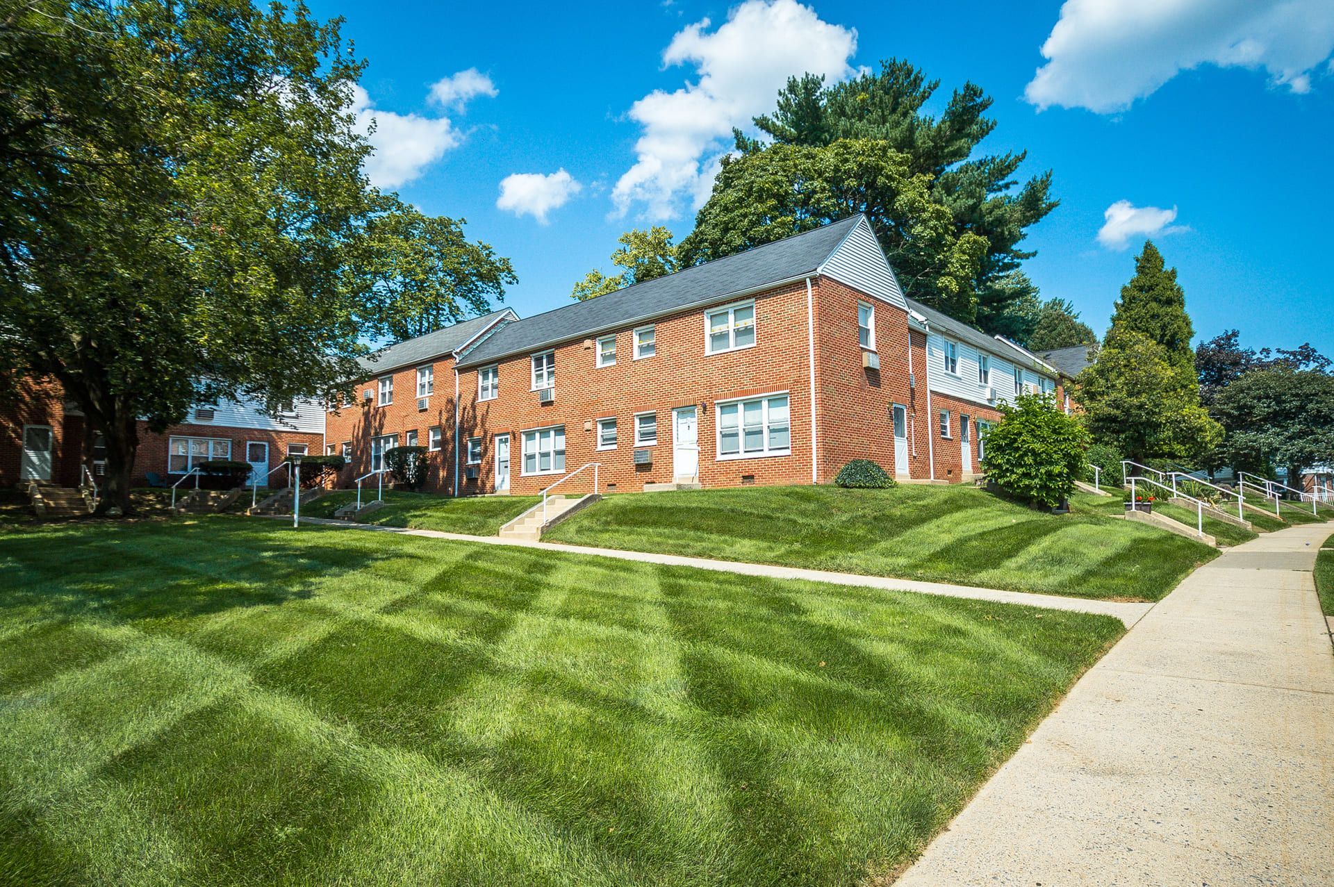 Willow Crest Apartments, photo
