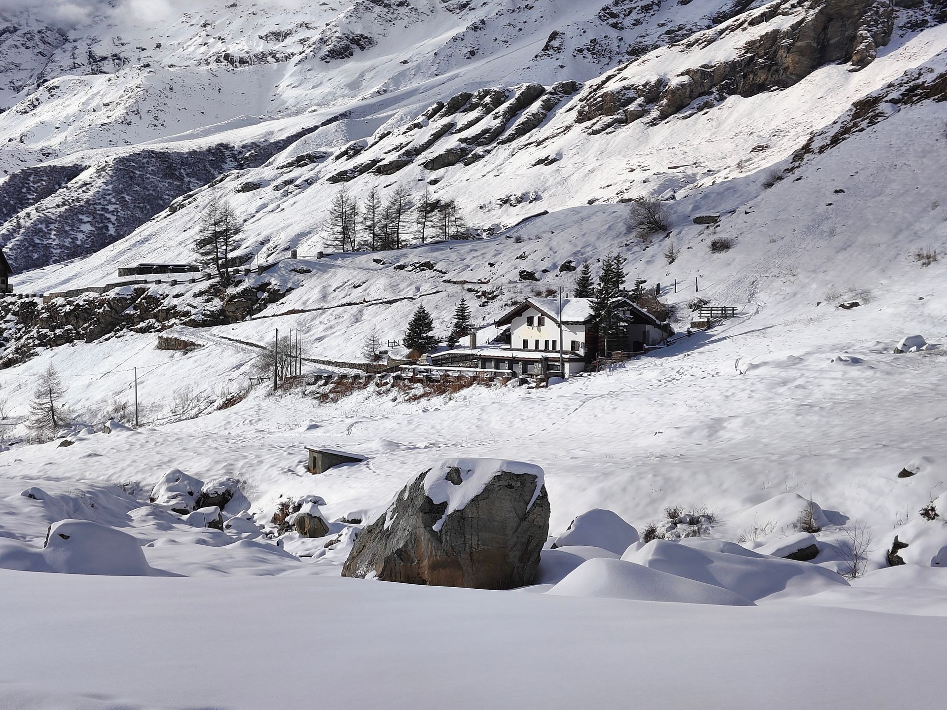 House where Wisiani and La Tigre are located seen from the slopes