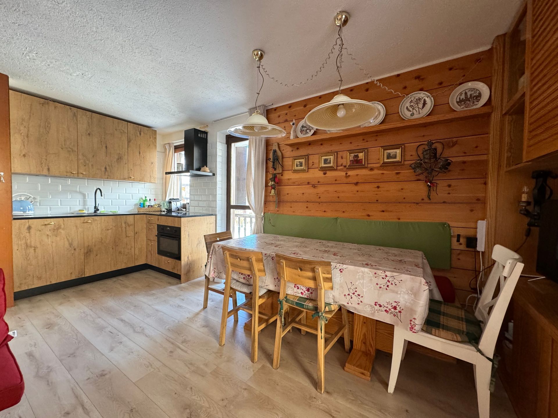 The living room with a modern kitchen and a table that fit 8 people