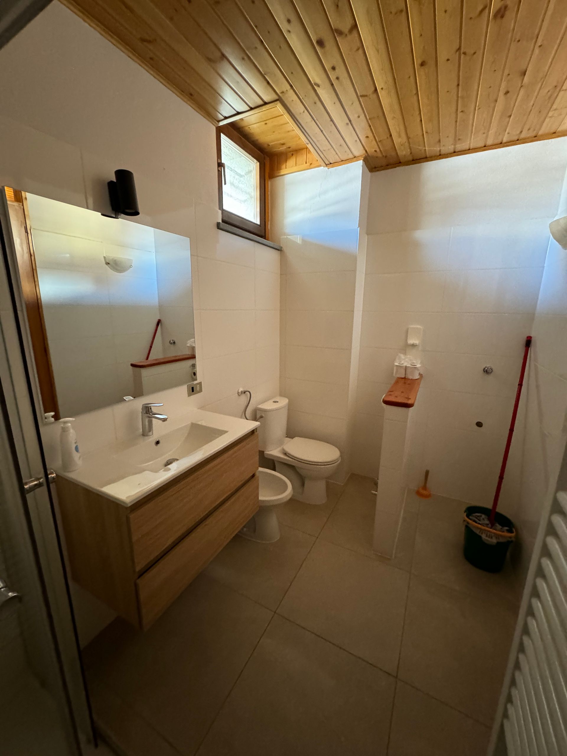 The sink with mirror in the downstairs bedroom