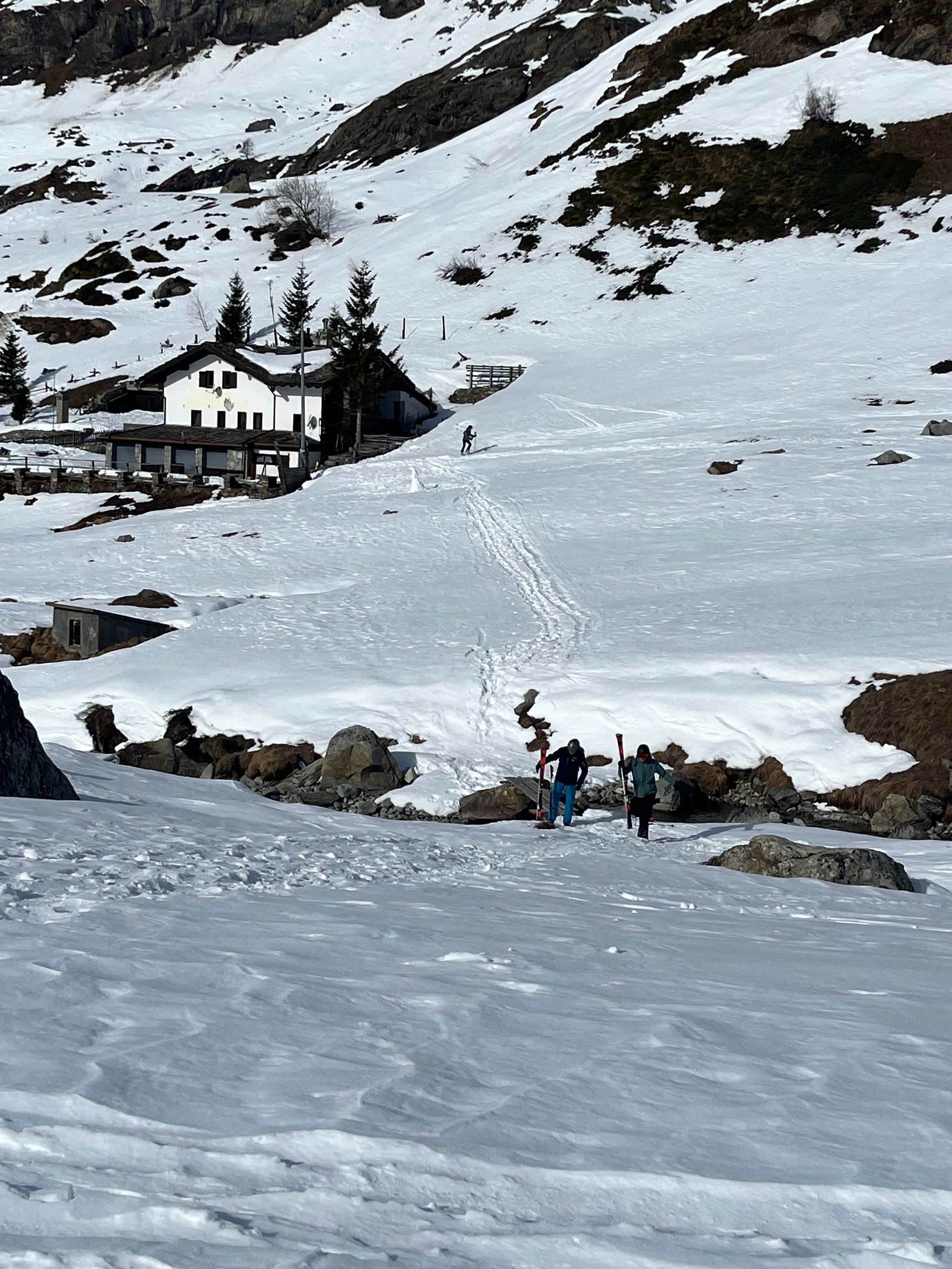 The house where La Tigre and Wisiani are located from the slopes