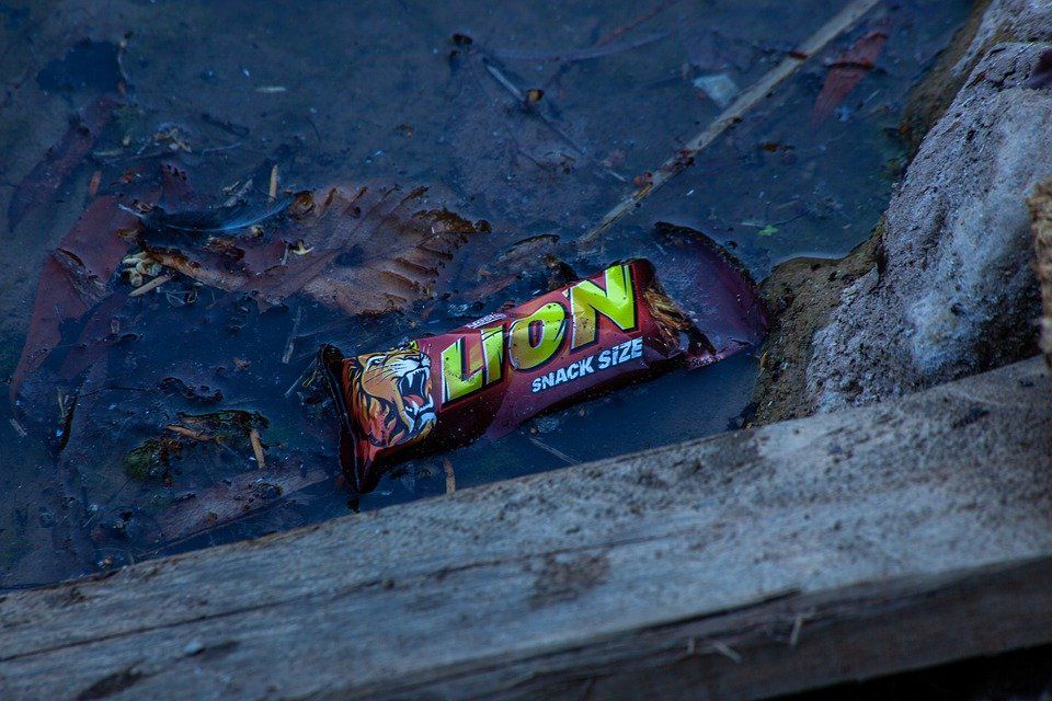 basura tirada, desperdicios en calle basura tirada, desperdicios en calle