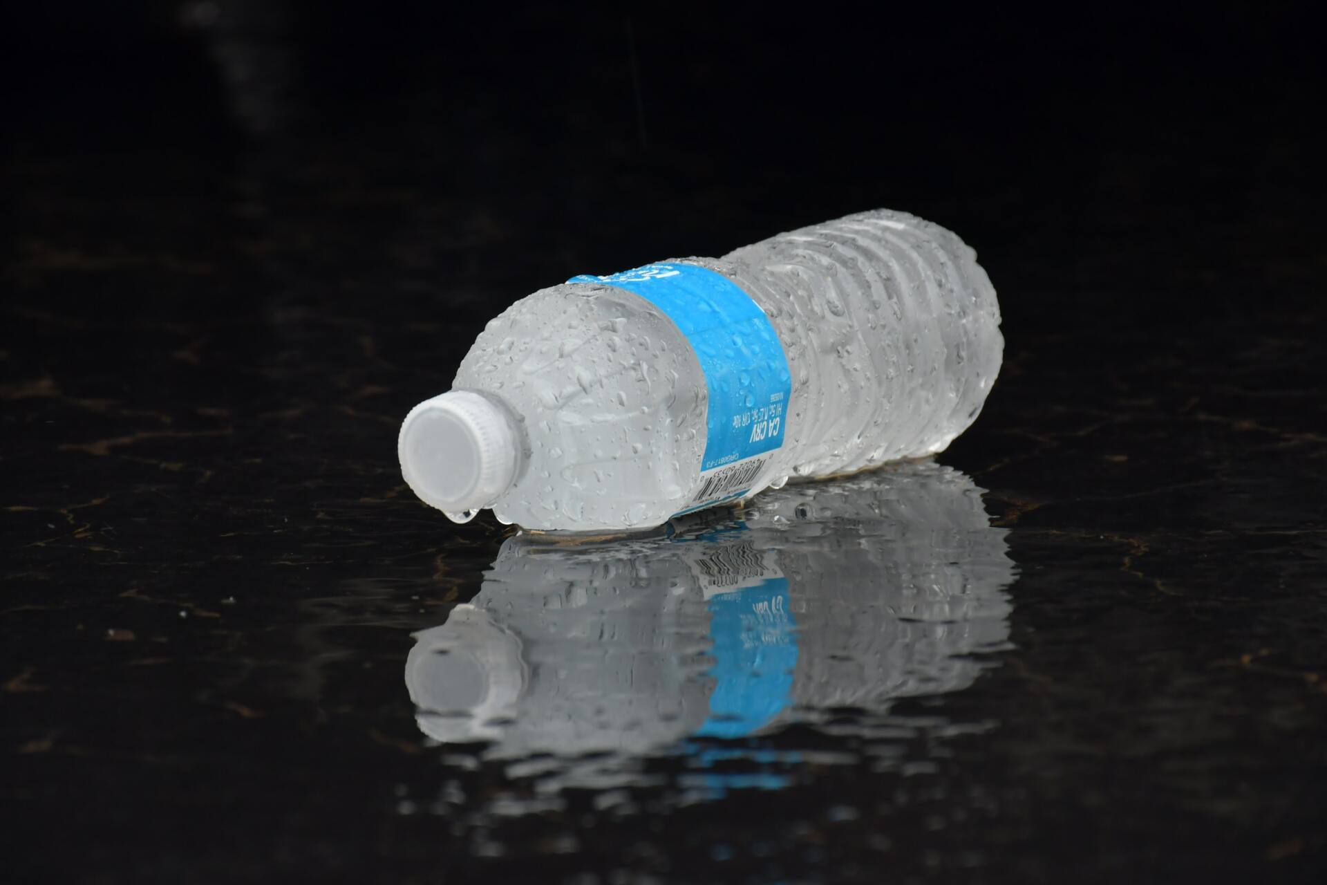 almacenar el agua en botellas de plástico almacenar el agua en botellas de plástico