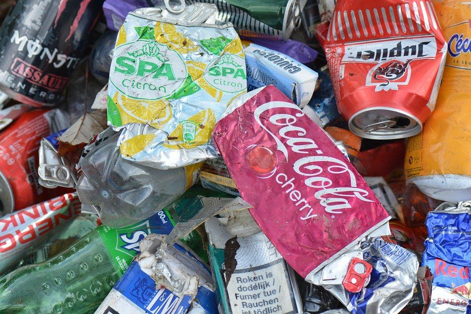 basura tirada, desperdicios en calle basura tirada, desperdicios en calle