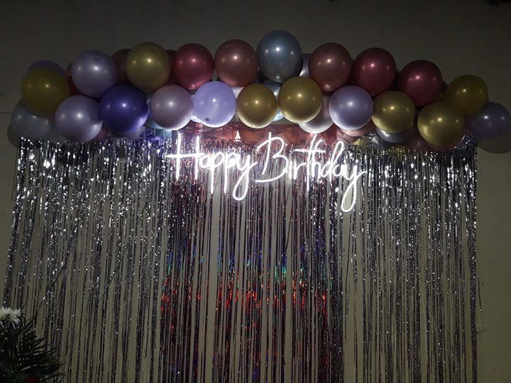 RENT & CELEBRATE - Letrero neón