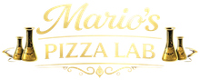 Logo di Mario's Pizza Lab con scritta dorata e dettagli a tema pizza su sfondo bianco.