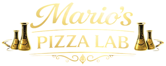 Logo di Mario's Pizza Lab con scritta dorata e dettagli a tema pizza su sfondo bianco.