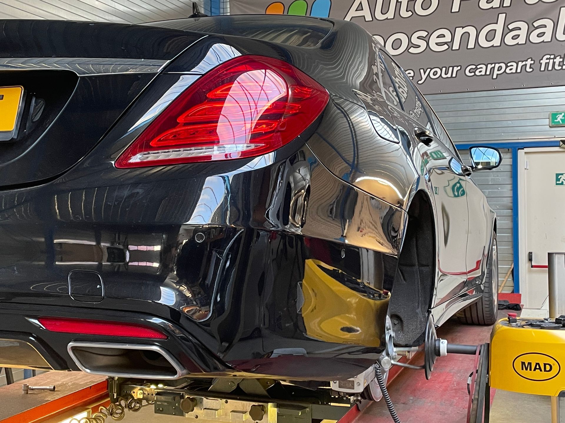 Kromme remschijven achter Mercedes S550 W222