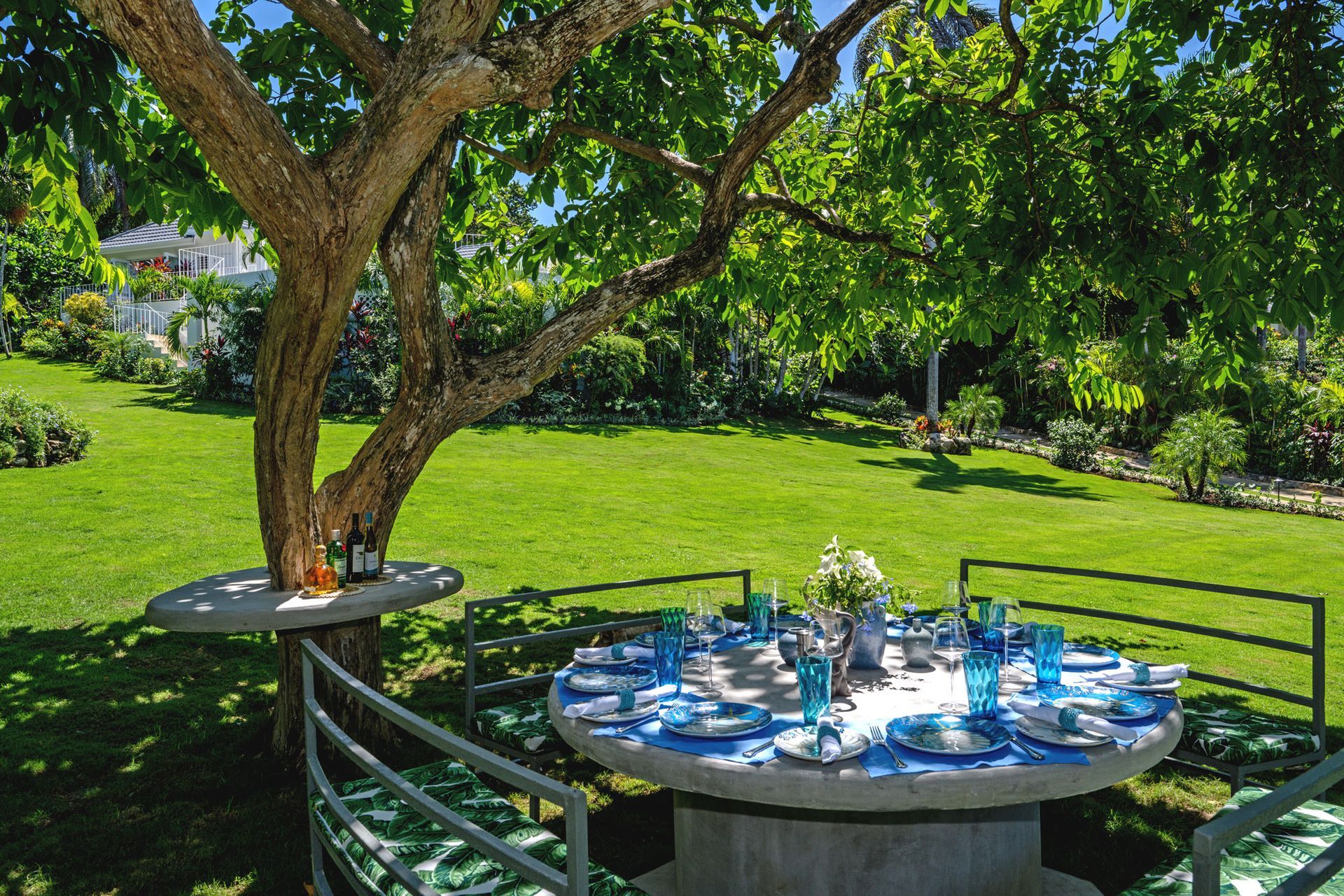 Abacus Luxury Villa Montego Bay garden dining