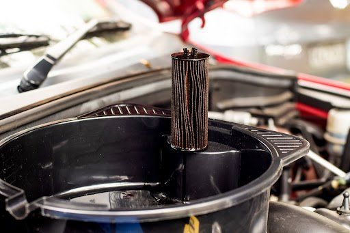 begini cara mengganti oli mobil