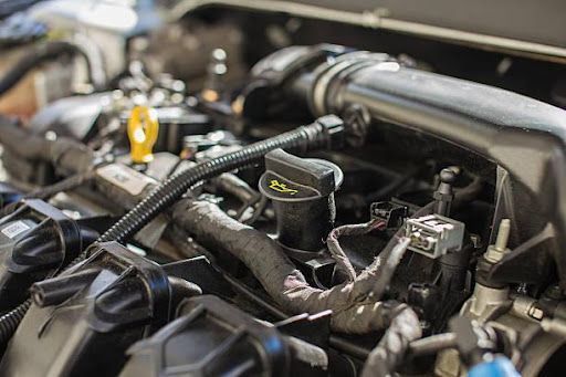 manfaat dan fungsi oli mesin mobil