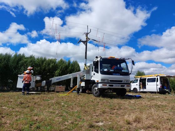 Line mechanic in Waikato at work