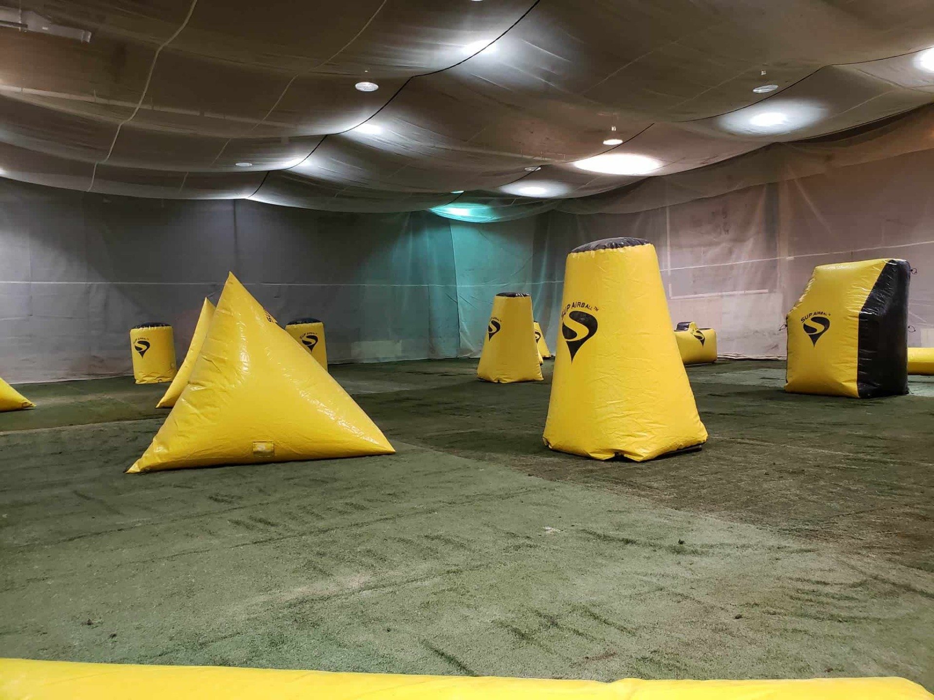 Indoor Paintball Field Paintball Explosion