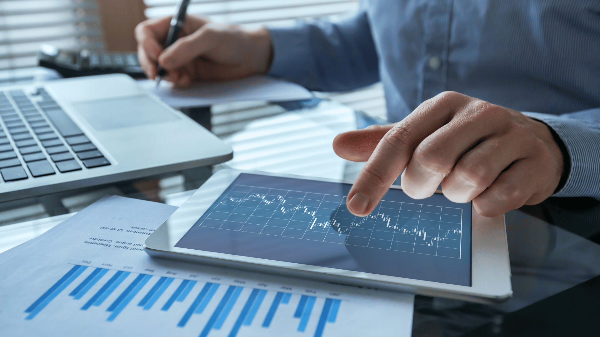 Local check cashing services for customers in Berkley Michigan