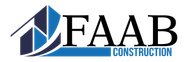 Logo pour FAAB Construction comportant une icône de maison abstraite en bleu et noir, avec le nom de l'entreprise en noir et « CONSTRUCTION » en bleu.