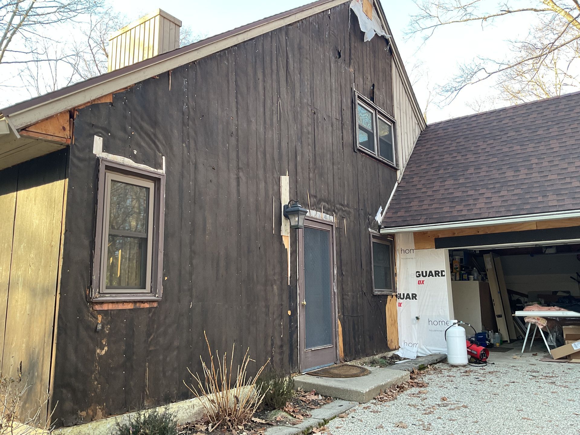 A new siding replacement in Glastonbury, CT in action - Exteriors of CT hard at work