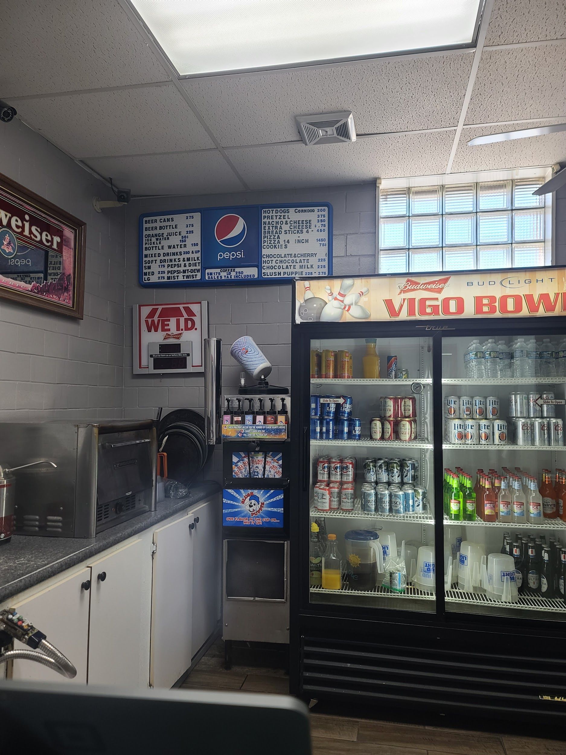 A store with a fridge that says ' vid bowl ' on it