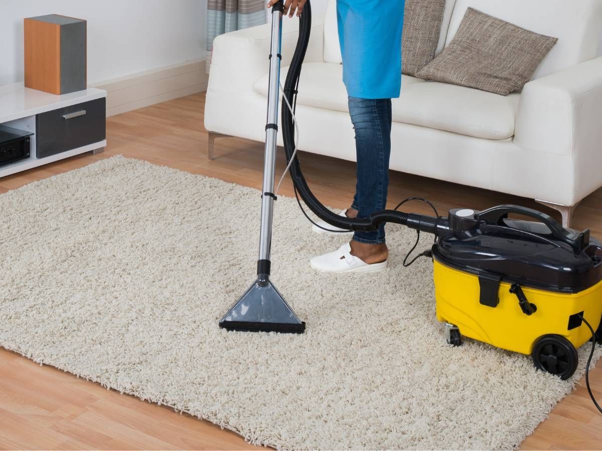 Squeaky Cleaners Nottingham cleaning a rug in Nottingham