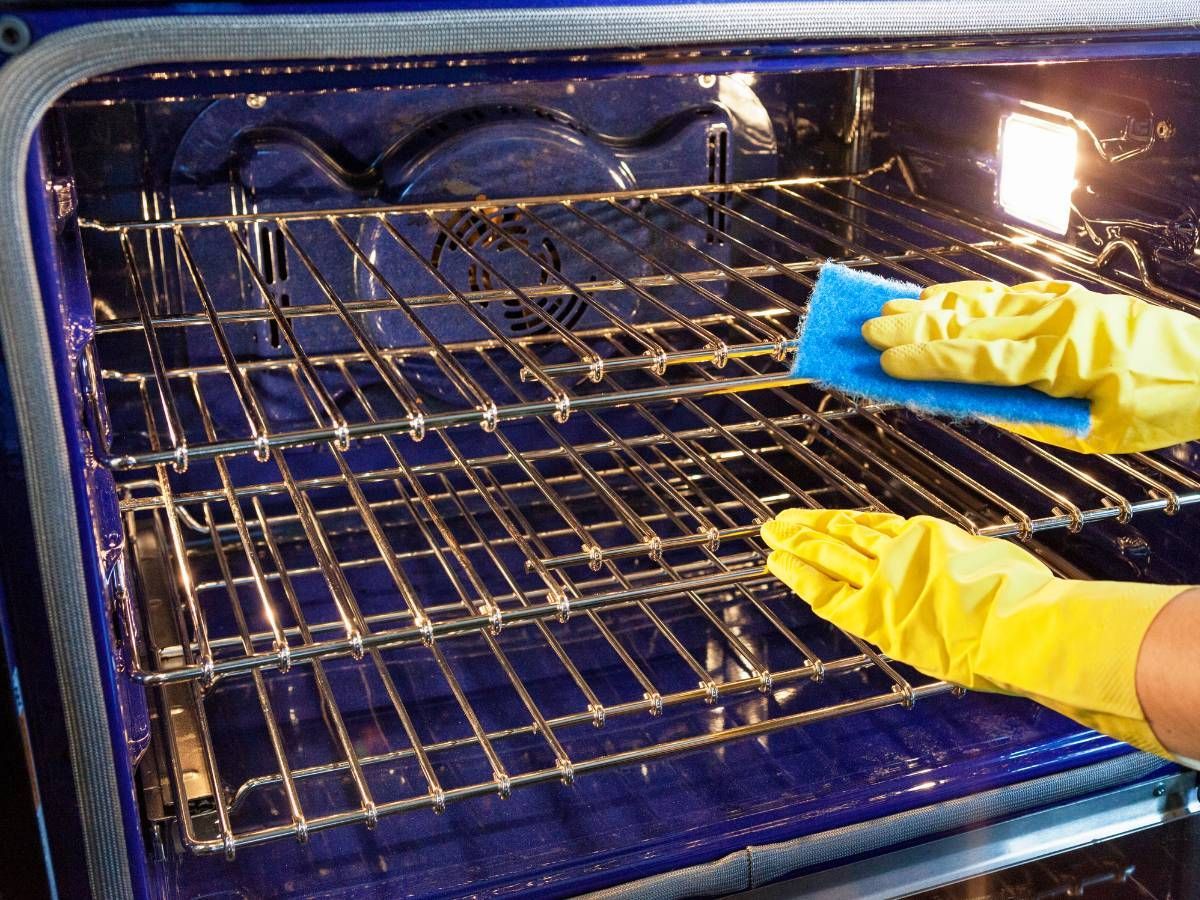 Cleaning an oven in Radcliffe-on-Trent