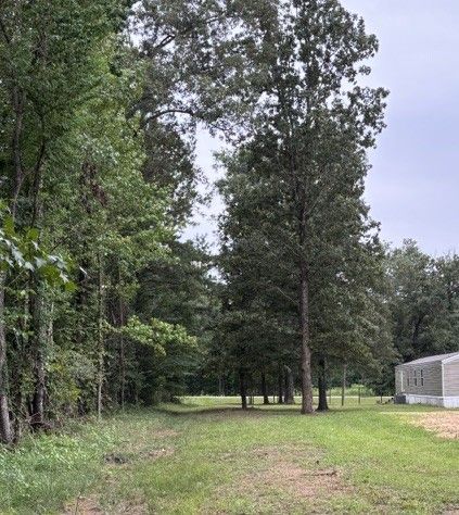 Peaceful community setting at Hickory Lane