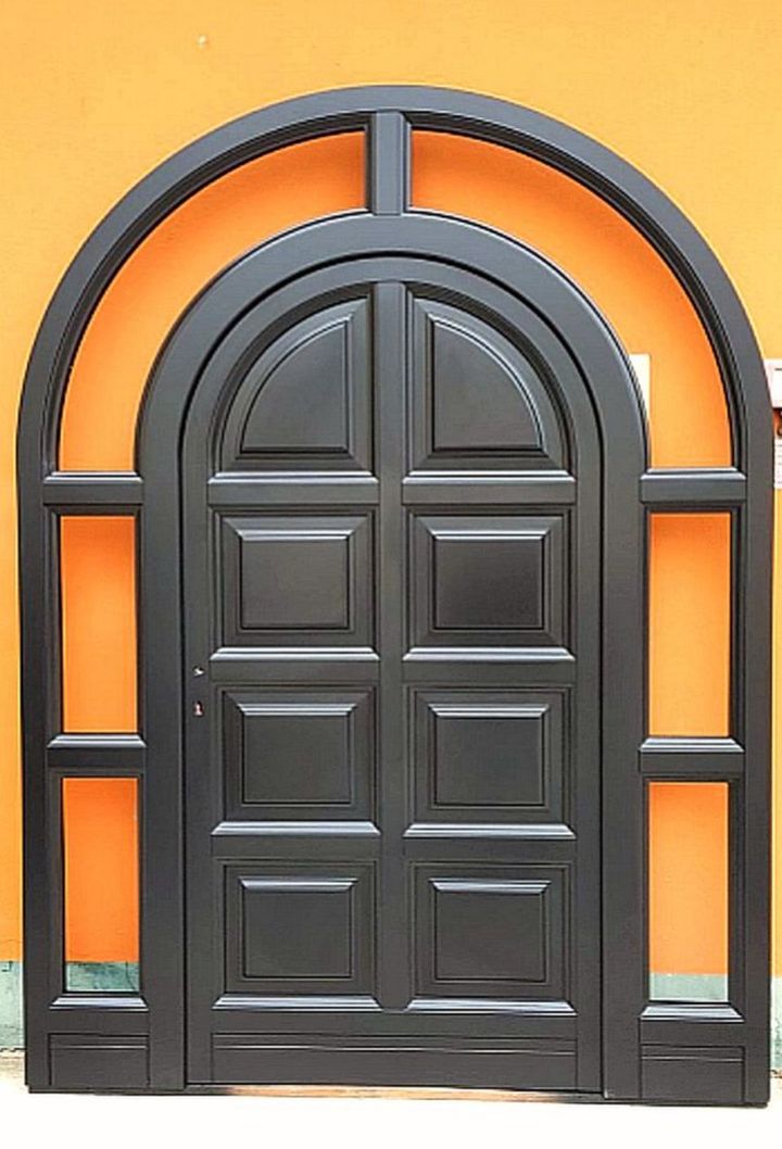 portoncino in legno verniciato grigio
