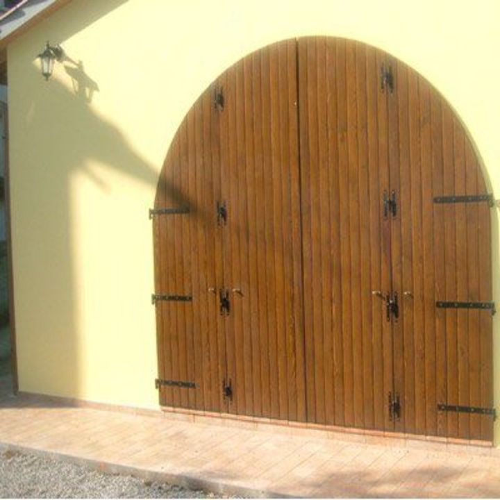 portone in legno