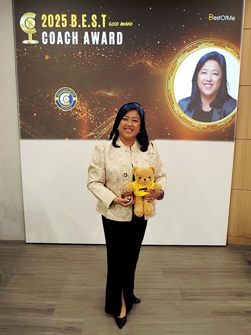 Goh Masni and BEST Coach Gold Award