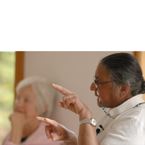 07_Geeta_talking_fingers_tall
