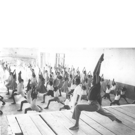 15_Geeta_Kids_Virabhadrasana1_tall
