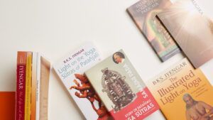 IYNAUS Books