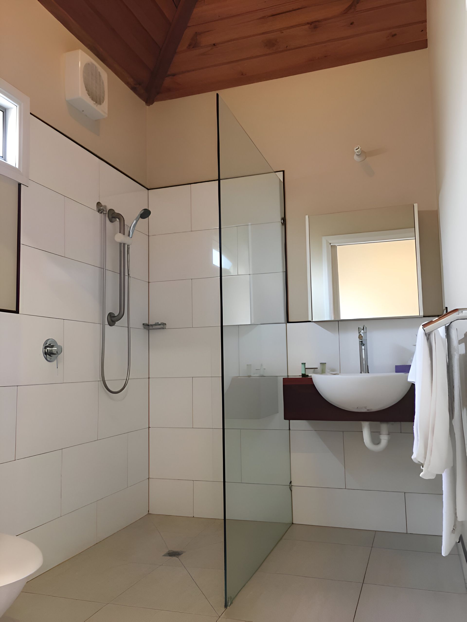Deluxe Queen Bathroom
