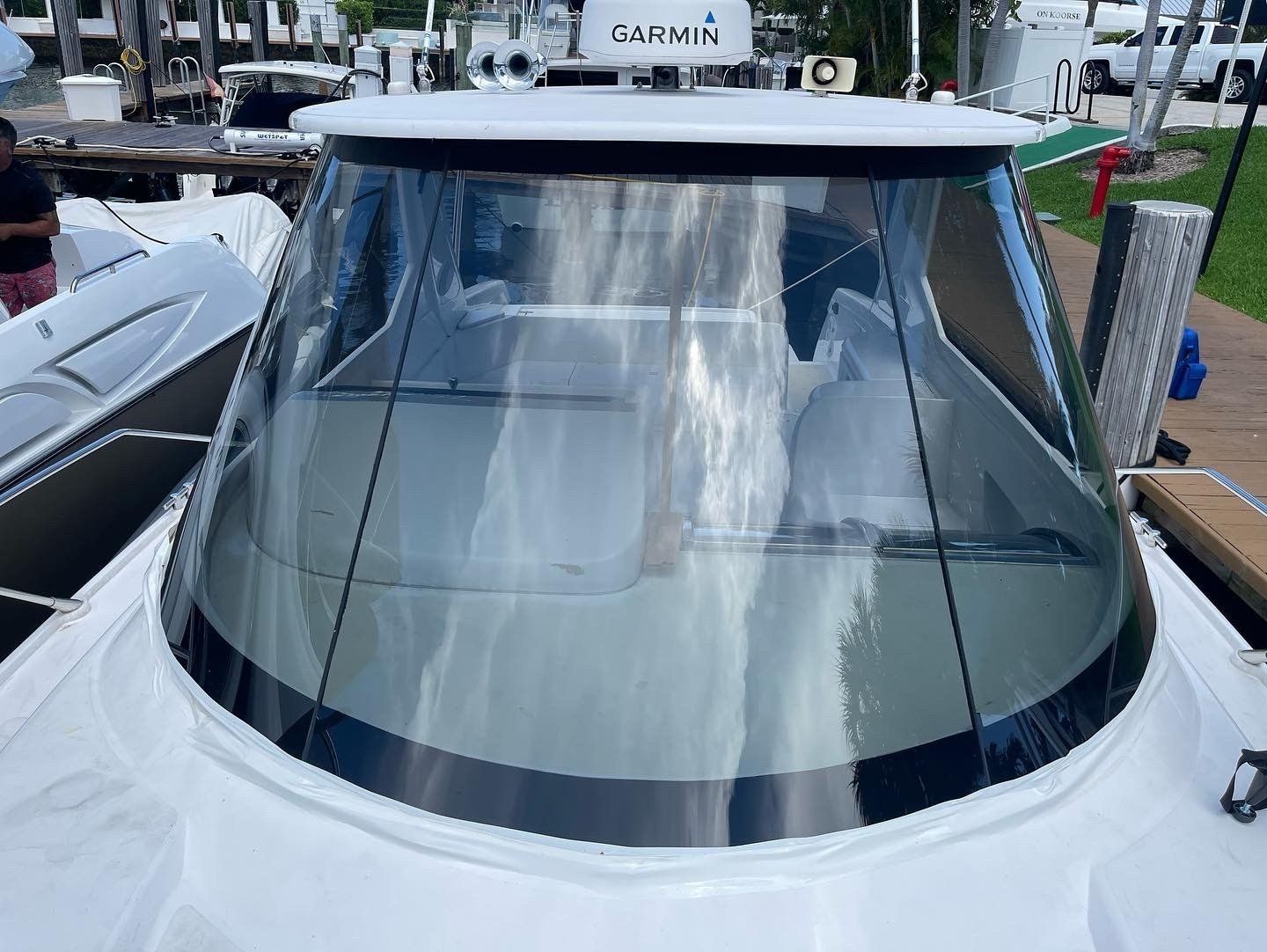 Bent and Curved Glass Yacht Windshield