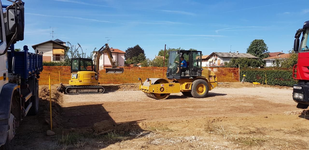 i nostri mezzi per scavi e movimentazione terra a Romagnano Sesia, Novara