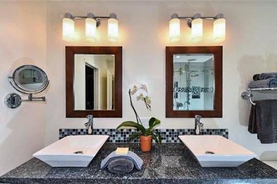 A bathroom with two sinks and two mirrors