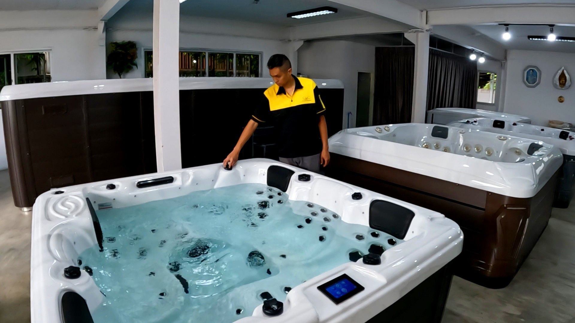 ภาพการปรับแต่งแรงดันของระบบนวดเจ็ท อ่างน้ำร้อน OUTDOOR  รุ่น เอเด็น ทู ADEN II
