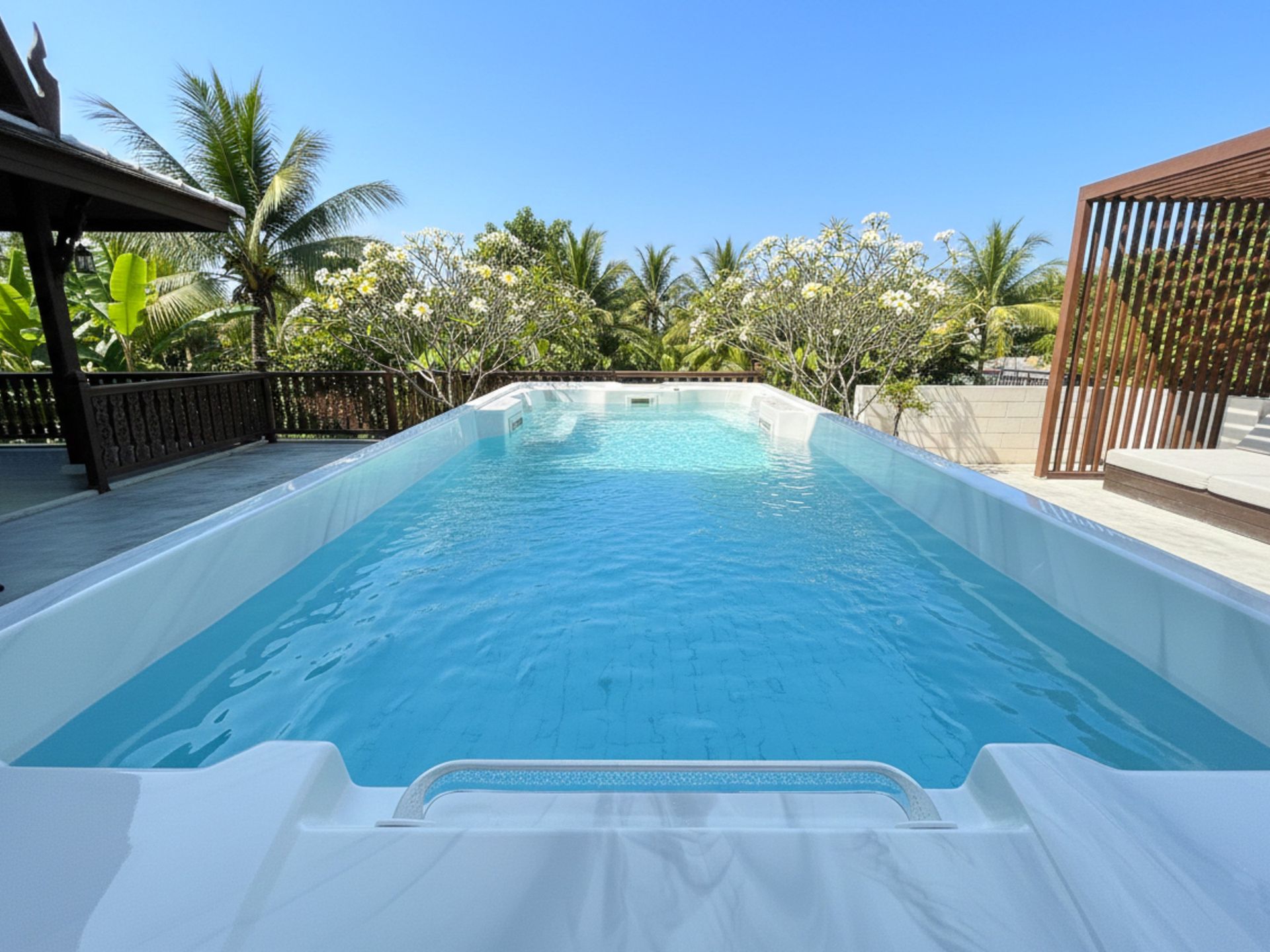 Swim Spa Ultimate 16 พื้นที่ว่ายน้ำกว้างพิเศษ ติดตั้งกลางแจ้ง ให้ความรู้สึกเหมือนสระว่ายน้ำจริงภายในบ้าน 