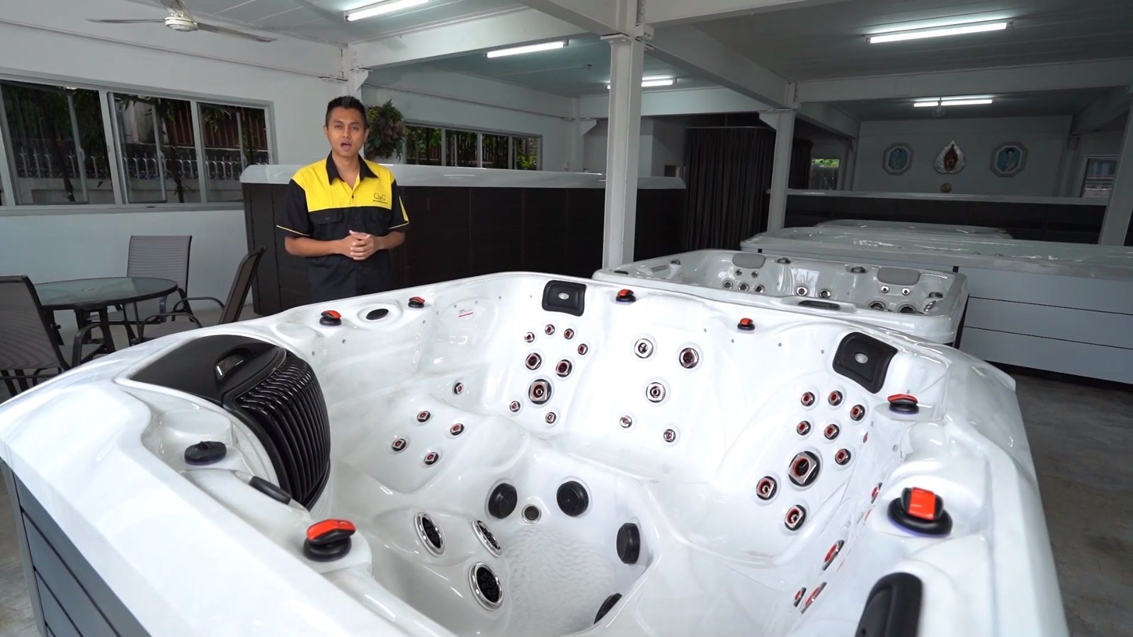 ภาพแสดงขนาดความกว้างของพื้นที่ใช้สอยภายใน อ่างน้ำร้อน OUTDOOR รุ่น เฟรย์ ทู FREY II
