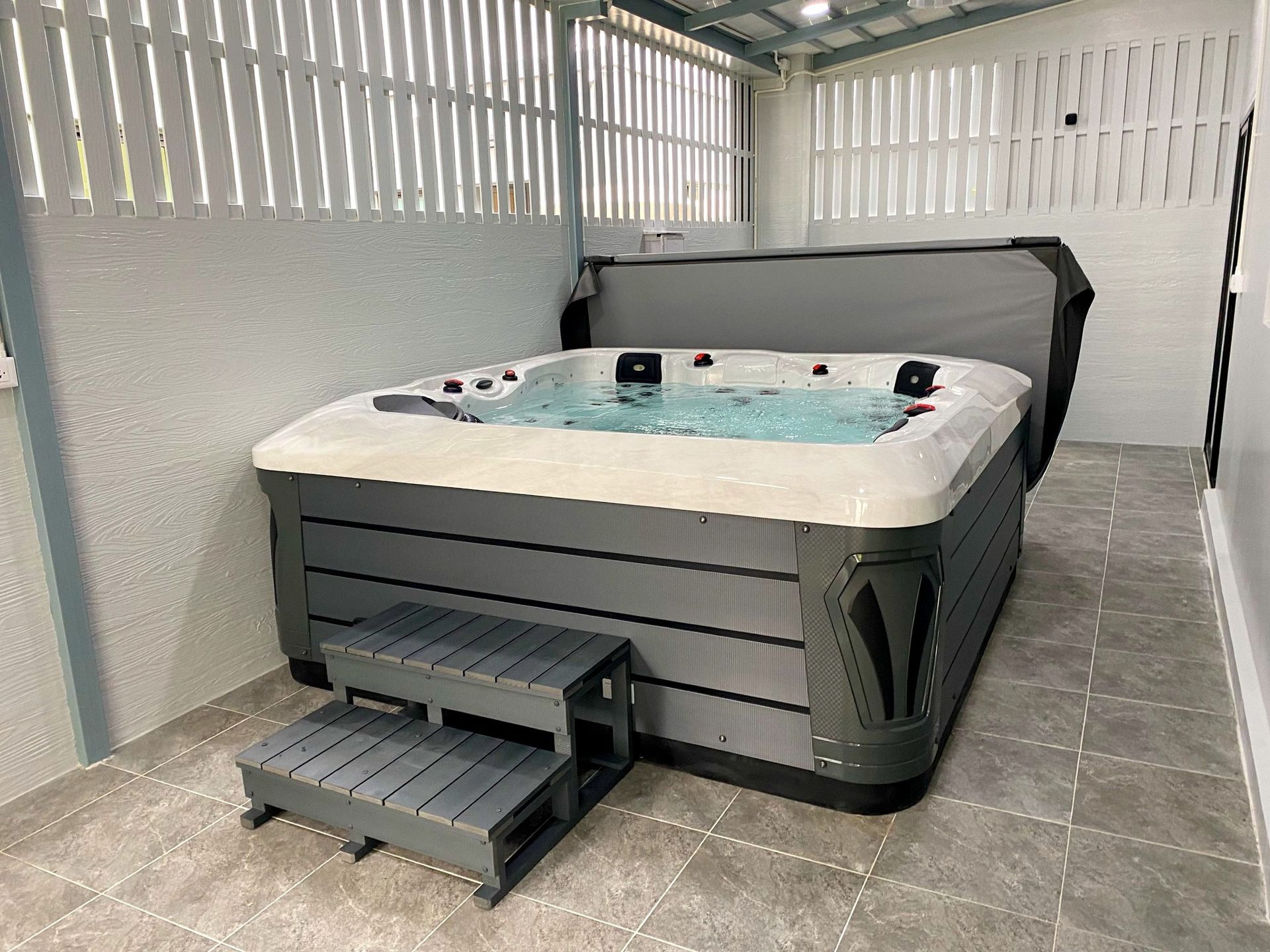 Q&G outdoor hot tub installed along the side of a house in Prawet District, Bangkok