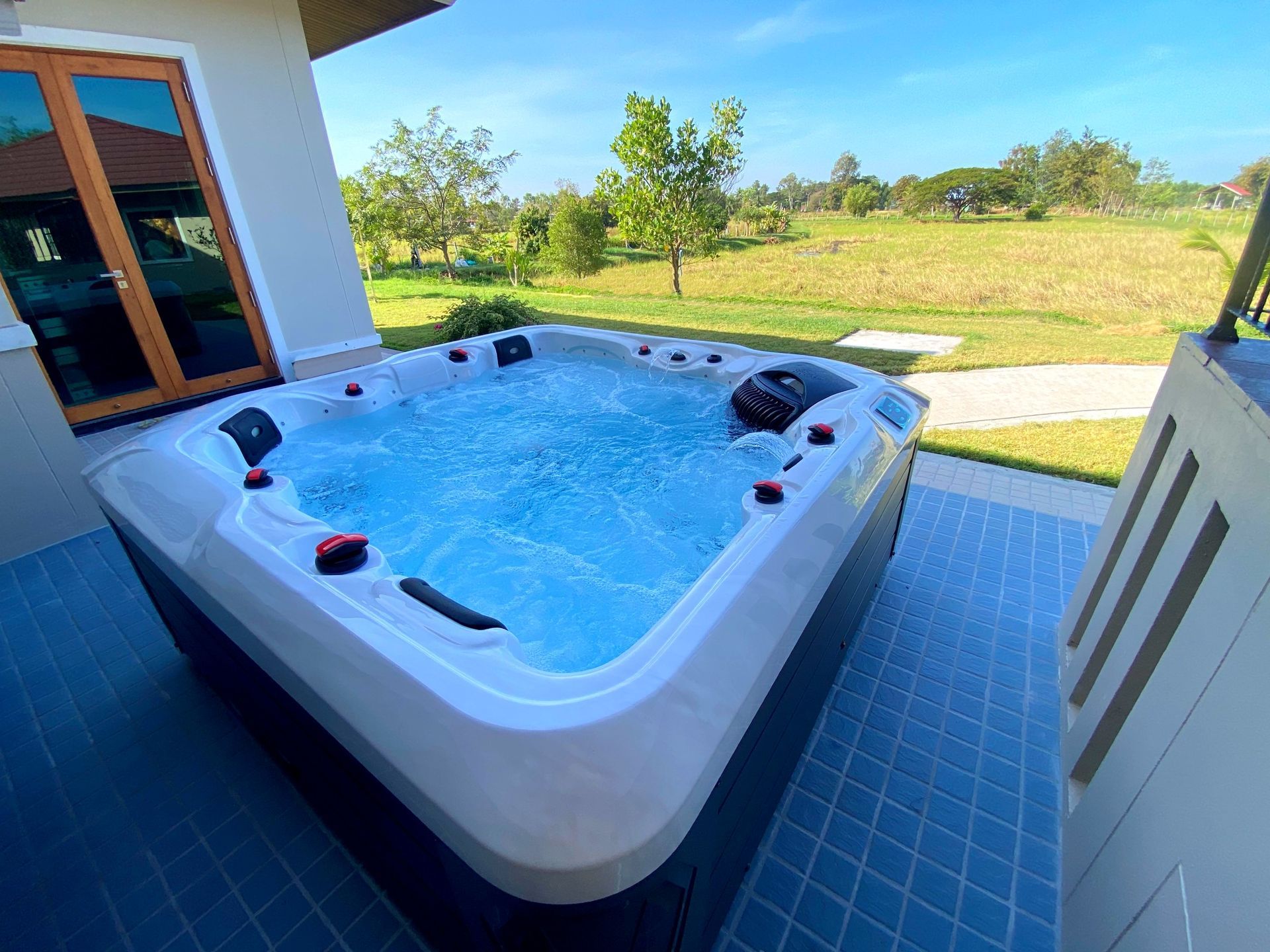 Q&G outdoor hot tub installed on a back patio at a home in Amphoe Selaphum, Roi Et