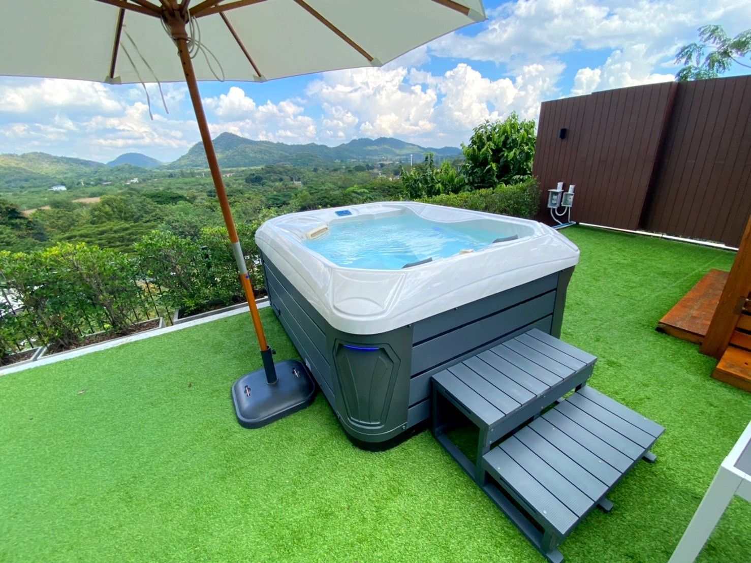 Q&G outdoor hot tub positioned on an open rooftop in Pakchong, Khao Yai