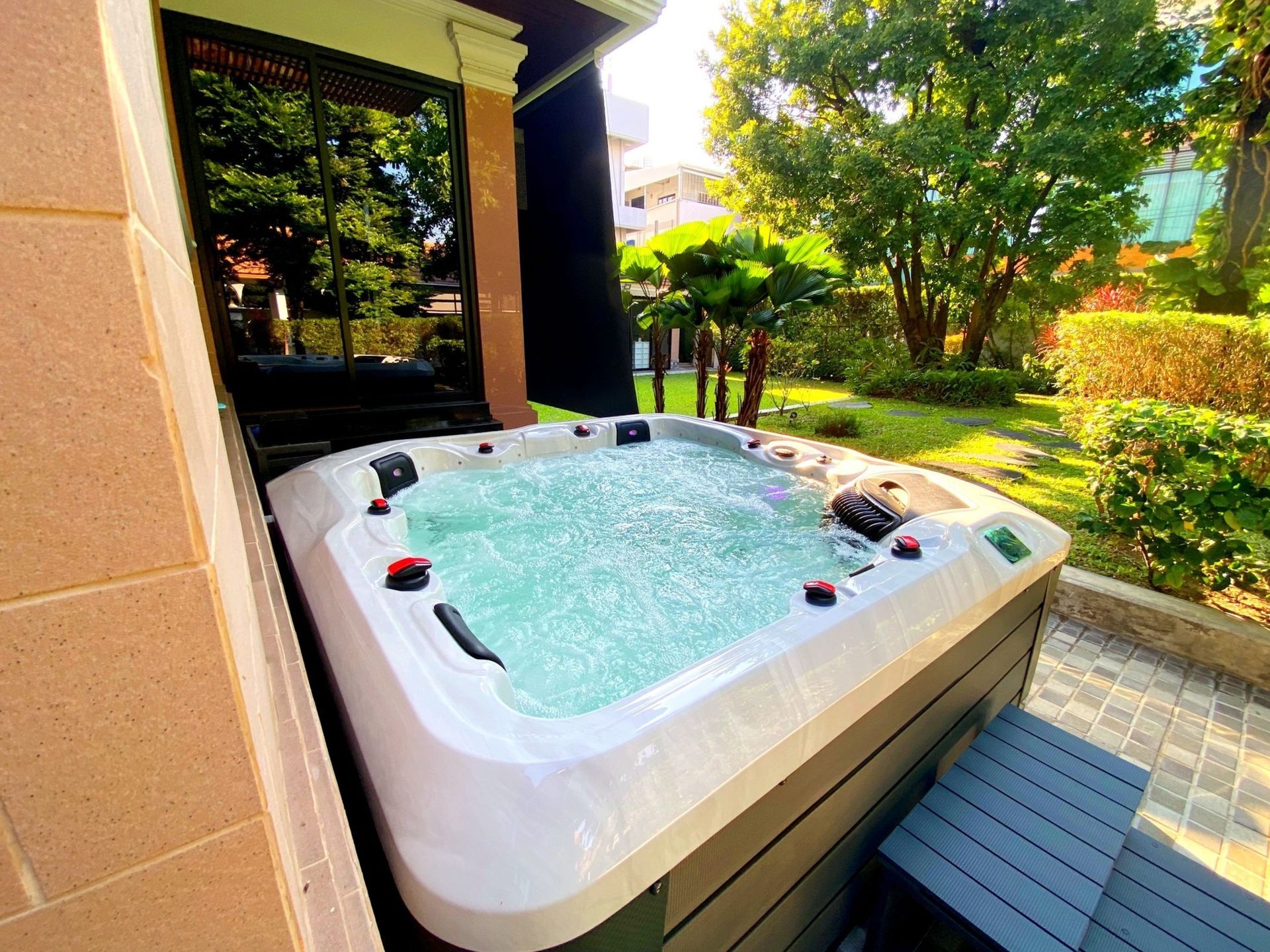 Q&G outdoor hot tub installed along the front-yard wall of a house in Bang Kho Laem, Bangkok